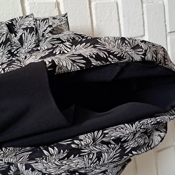 Adrianna Papell Black/White Ruffled Ruched Formal Dress. Size 14 Petite - Picture 5 of 11